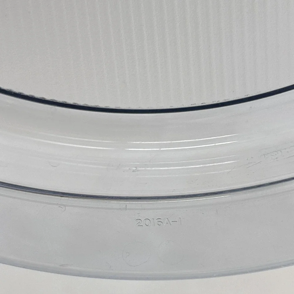 Tupperware cracks transparent tray